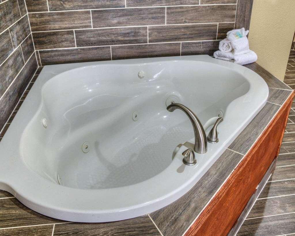 Comfort Suites Plymouth Near Us-30 Pokoj fotografie