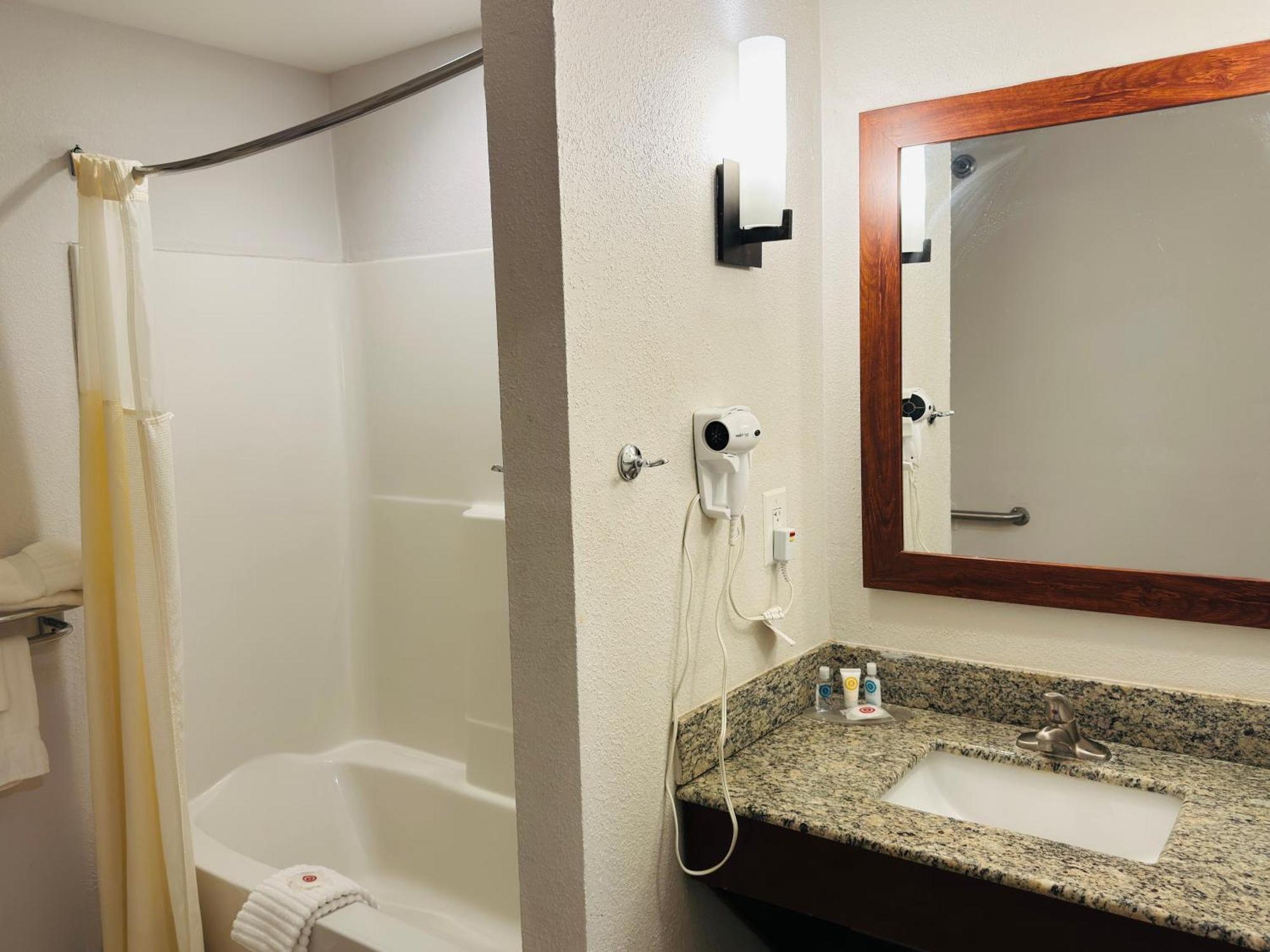 Comfort Suites Plymouth Near Us-30 Exteriér fotografie
